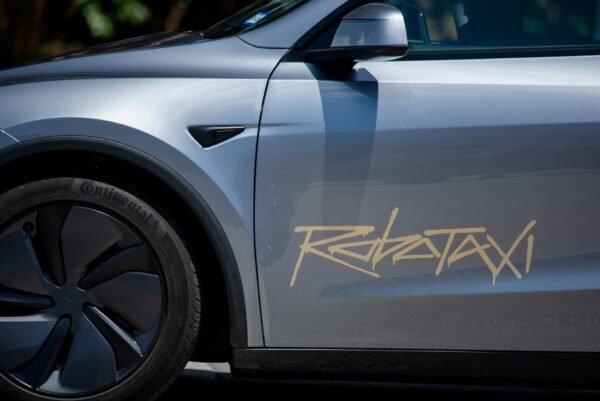 tesla-is-already-trying-to-expand-its-robotaxi-service-to-arizona 