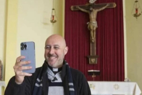 priest-shares-how-he-battled-depression,-emerged-from-‘dark-pit’-of-temptation-to-suicide