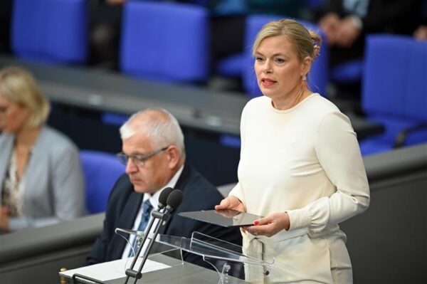 bundestag-commemorates-the-srebrenica-massacre