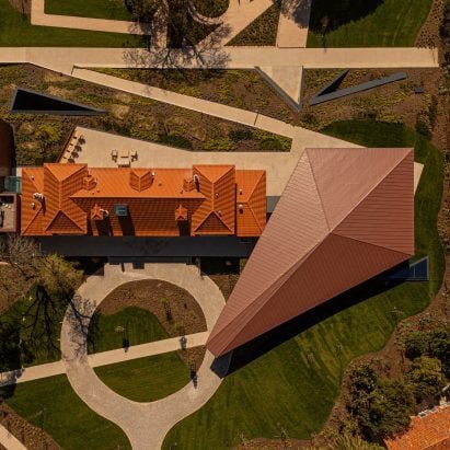 bernardes-arquitetura-crowns-underground-gallery-with-cantilevered-roof