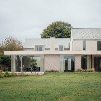 oliver-leech-architects-uses-"calm-and-neutral"-materials-for-chalk-river-house-in-hampshire
