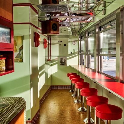 polonsky-&-friends-designs-narrow-taco-restaurant-in-new-york's-soho