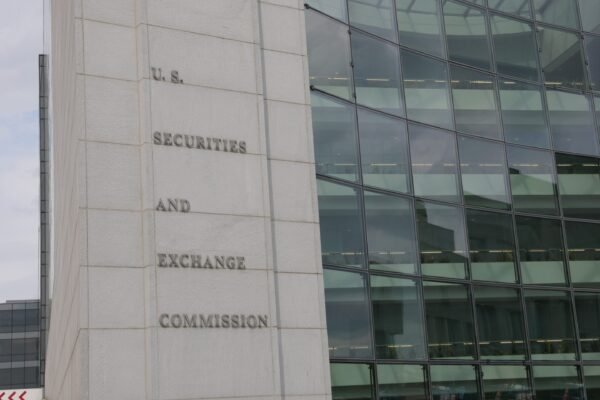 two-workers-for-sec’s-edgar-system-charged-with-insider-trading