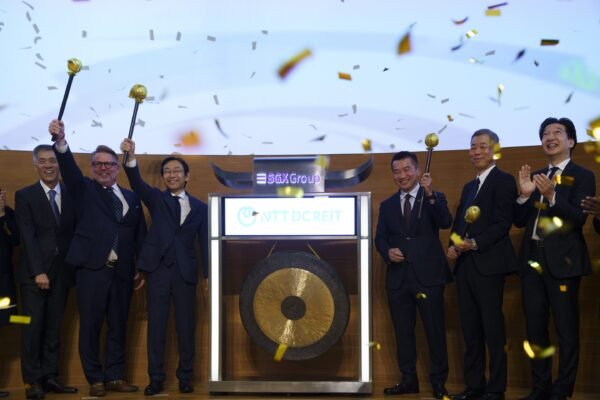 ntt-dc-reit’s-flat-trading-debut-shows-singapore’s-struggle-to-revive-a-‘lackluster’-stock-market