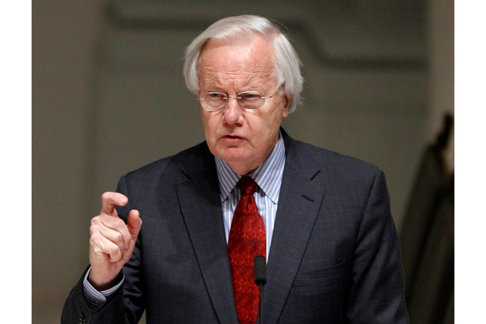 bill-moyers,-the-former-white-house-press-secretary-turned-acclaimed-tv-journalist,-dead-at-91