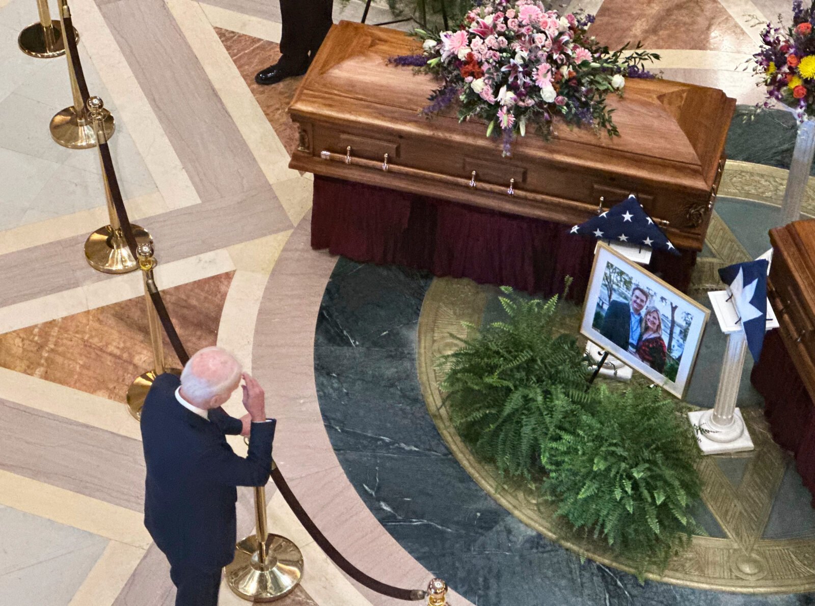 biden-pays-respects-as-former-minnesota-house-speaker-hortman,-killed-in-shooting,-lies-in-state